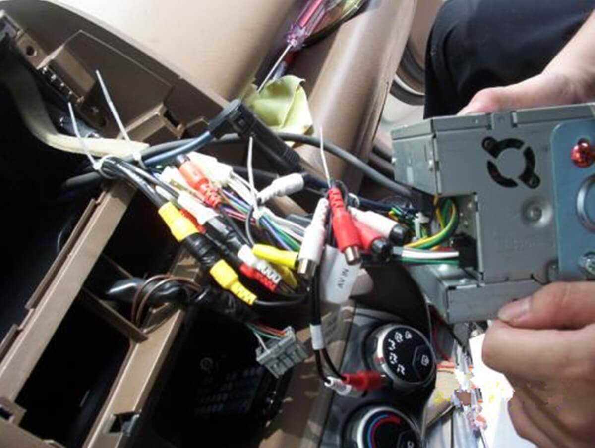 检查汽车漏电的方法（自己如何检查汽车漏电）